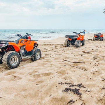 Quady VIP na dzikiej plaży